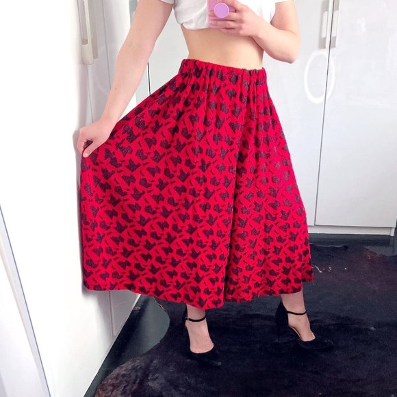 CULOTTES Women’s Fine Knit Fabric High Waisted Graphic Pattern Black Red sz M - Picture 1 of 5